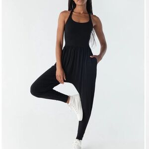 Imbōdhi Bōdhi Jumper in Midnight Black size Medium